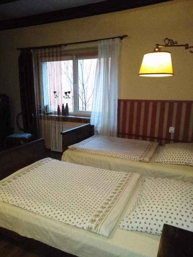 Zajazd Pod Roza Bed and Breakfast Ζιελόνα Γκόρα Εξωτερικό φωτογραφία